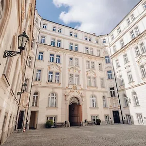 Chateau Charme - Centre Apartment