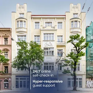 Turnkey I Charles Square Apartment